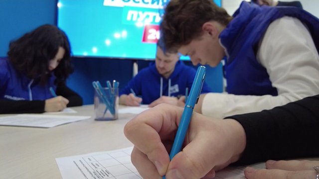 Более 1,3 млн россиян поставили подписи в поддержку Владимира Путина