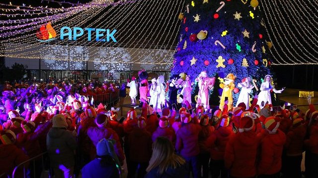 Две тысячи российских школьников встретили Новый год в «Артеке»