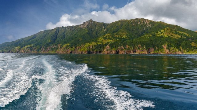 Роснедра вдвое снизили оценку ресурсов Охотского моря