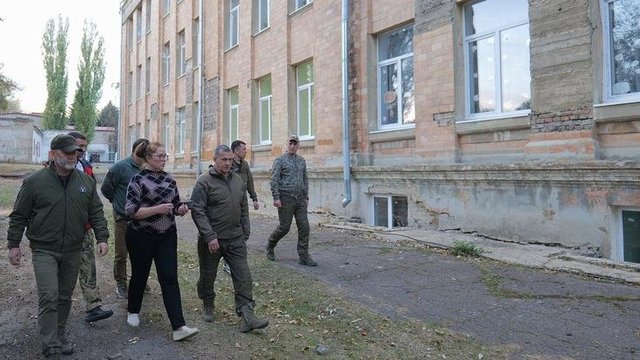 Юрий Трутнев проконтролировал работы по восстановление подшефных Дальнему Востоку территорий ДНР