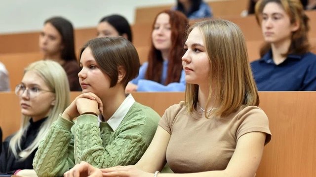 Михаил Мишустин призвал повышать финансовую грамотность россиян