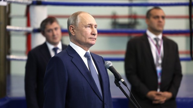 Владимир Путин открыл магаданский спорткомплекс «Президентский»