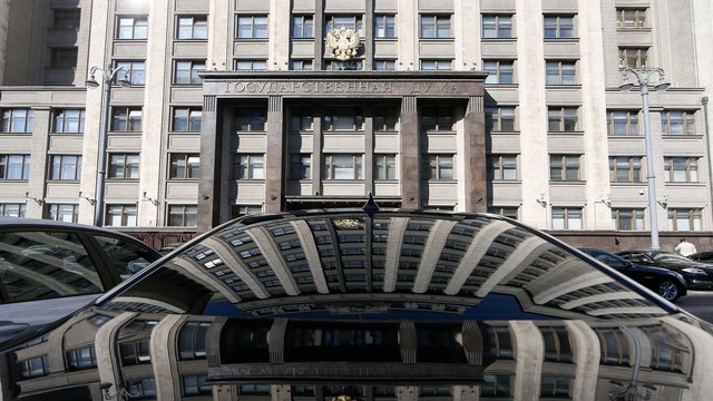 В Госдуме единогласно проголосовали за использование депутатами только российских машин