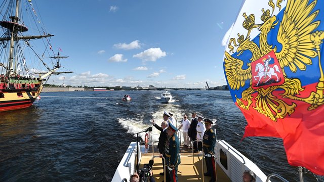 Владимир Путин принял Главный военно-морской парад