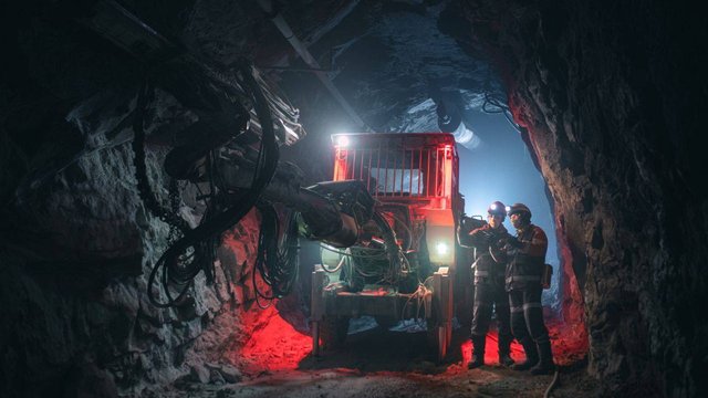 Сергей Носов поздравил горняков Колымы с профессиональным праздником