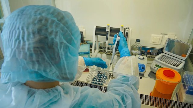 Минздрав: Доля умерших от коронавируса в России в 2022 году снизилась на 42%