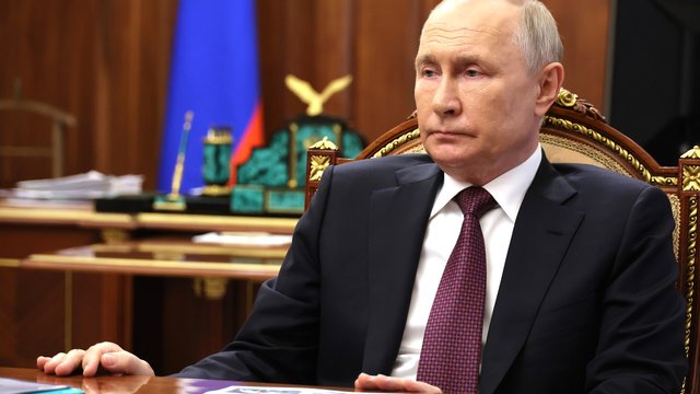 Президент выразил соболезнования семьям погибших в авиакатастрофе под Тверью