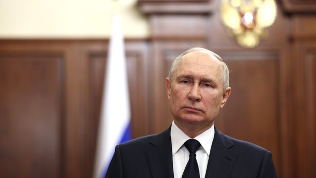 Владимир Путин поблагодарил россиян за выдержку и сплоченность