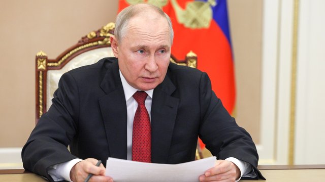 Президент: Российские чиновники должны ездить на отечественных авто
