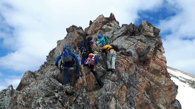 Магаданцы примут участие в чемпионате России по альпинизму в Карачаево-Черкесии