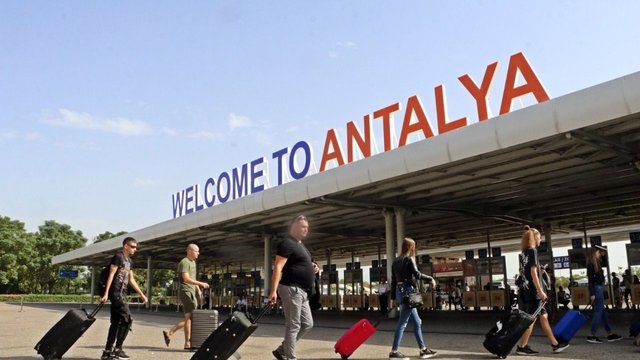 Более 2 млн российских туристов посетили Турцию за первые полгода 2023-го