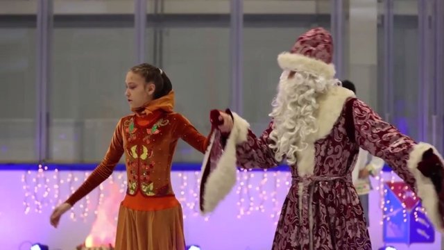 Более 350 детей стали зрителями ледового шоу в магаданском спорткомплексе