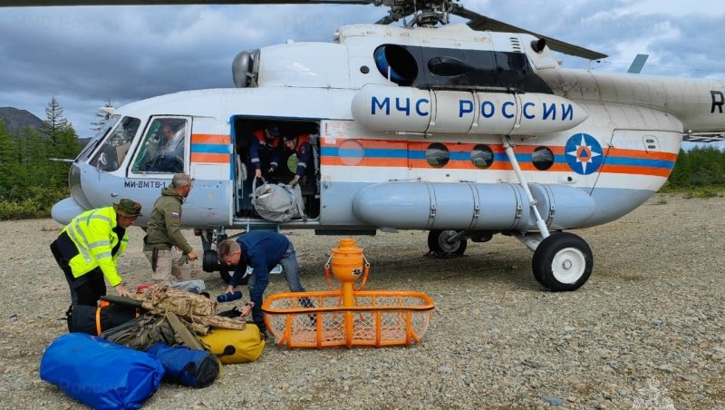Сотрудники МЧС России спасли трех туристов в Магаданской области