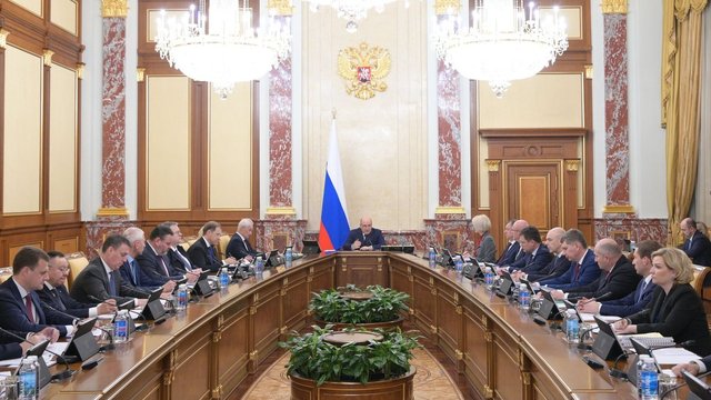 Михаил Мишустин поручил держать на контроле вопросы прохождения отопительного сезона