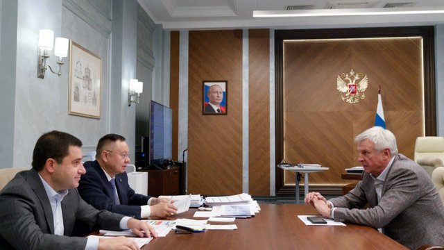 Сергей Носов обсудил с главой Минстроя РФ развитие строительного комплекса Колымы
