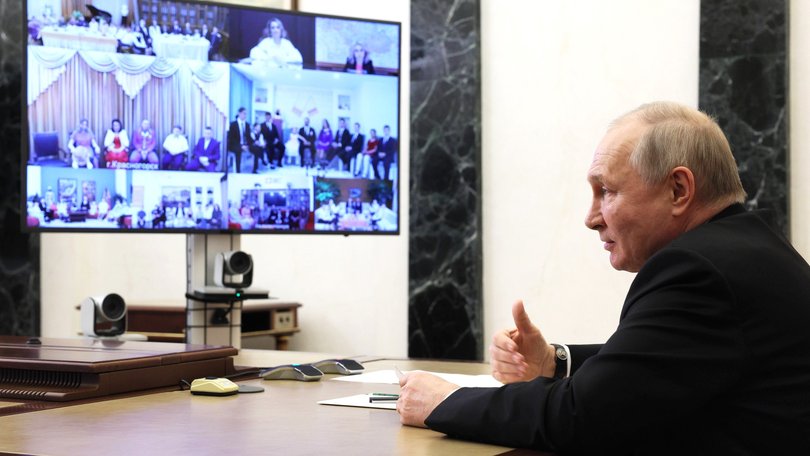 Президент поздравил семью Гореловых из Магадана с Днем защиты детей