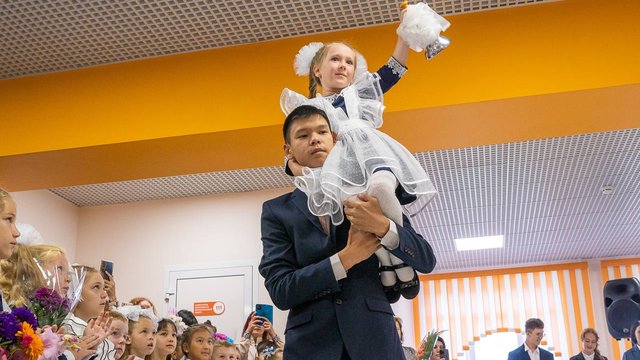 Около 18,5 млн учеников приняли российские школы в День знаний