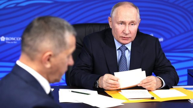 Президент призвал добиваться, чтобы молодежь оставалась на Дальнем Востоке