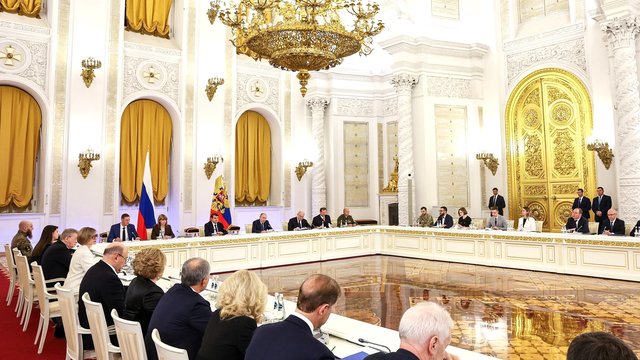 Президент поручил разработать системные подходы к оплате труда педагогов